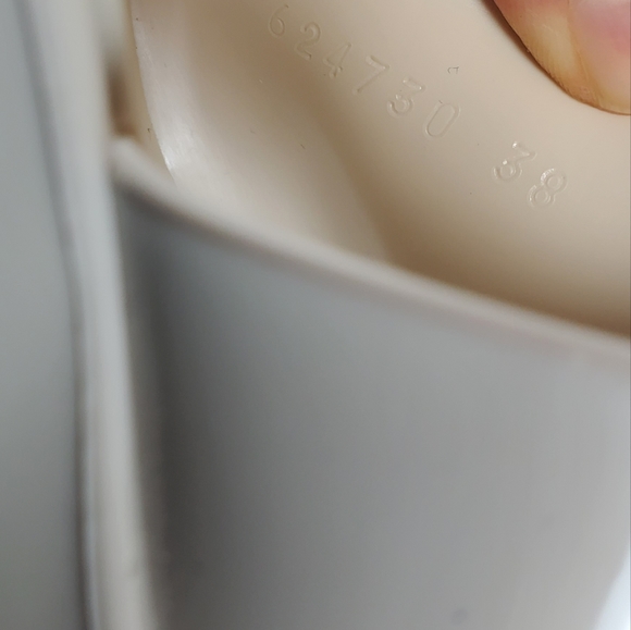 NIB $450 Gucci Logo Women's White Rubber Slide Slip-on Sandals Mules Sz 38 - Picture 12 of 13